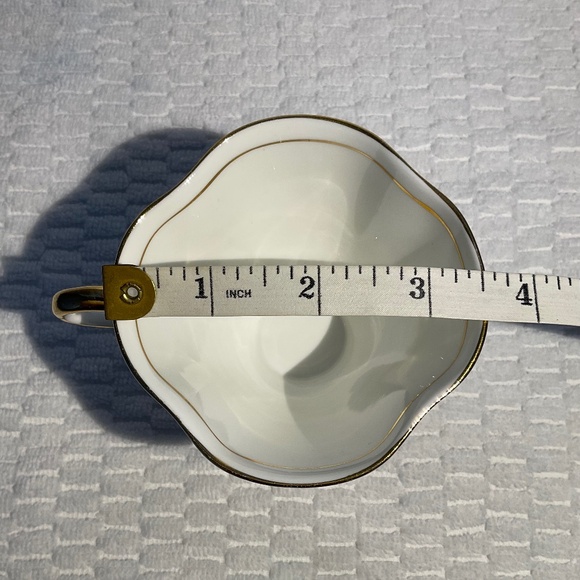 Vintage Windsor Bone China Floral Scalloped Teacup and Saucer Made in England - Picture 13 of 16